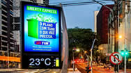 巴西圣保罗市中心电子时钟LED高清广告牌