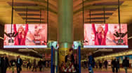 英国伦敦金丝雀码头地铁站内双面LED广告屏幕