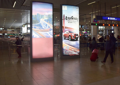 北京南站闸机口两侧换乘图腾灯箱广告