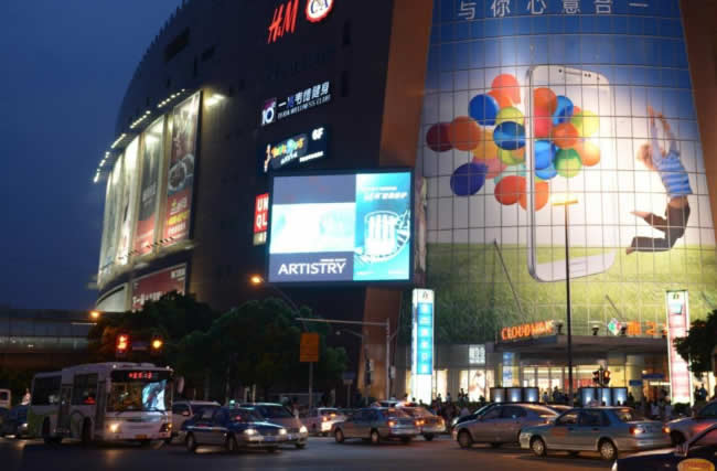 上海中山公园龙之梦购物中心LED户外大屏