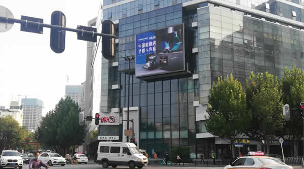 武汉汉正街商圈 桥西商厦户外LED大屏