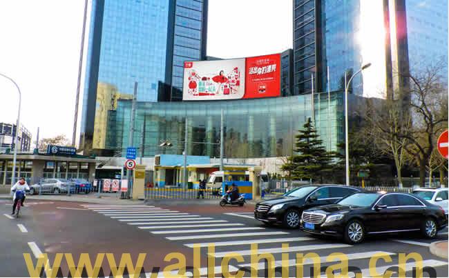 北京市中心东二环中汇广场弧形电子屏