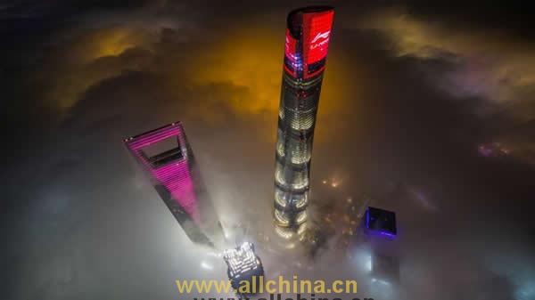 上海中心大厦塔冠广告