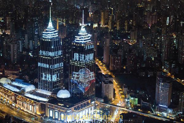 上海环球港双塔LED屏幕灯光秀